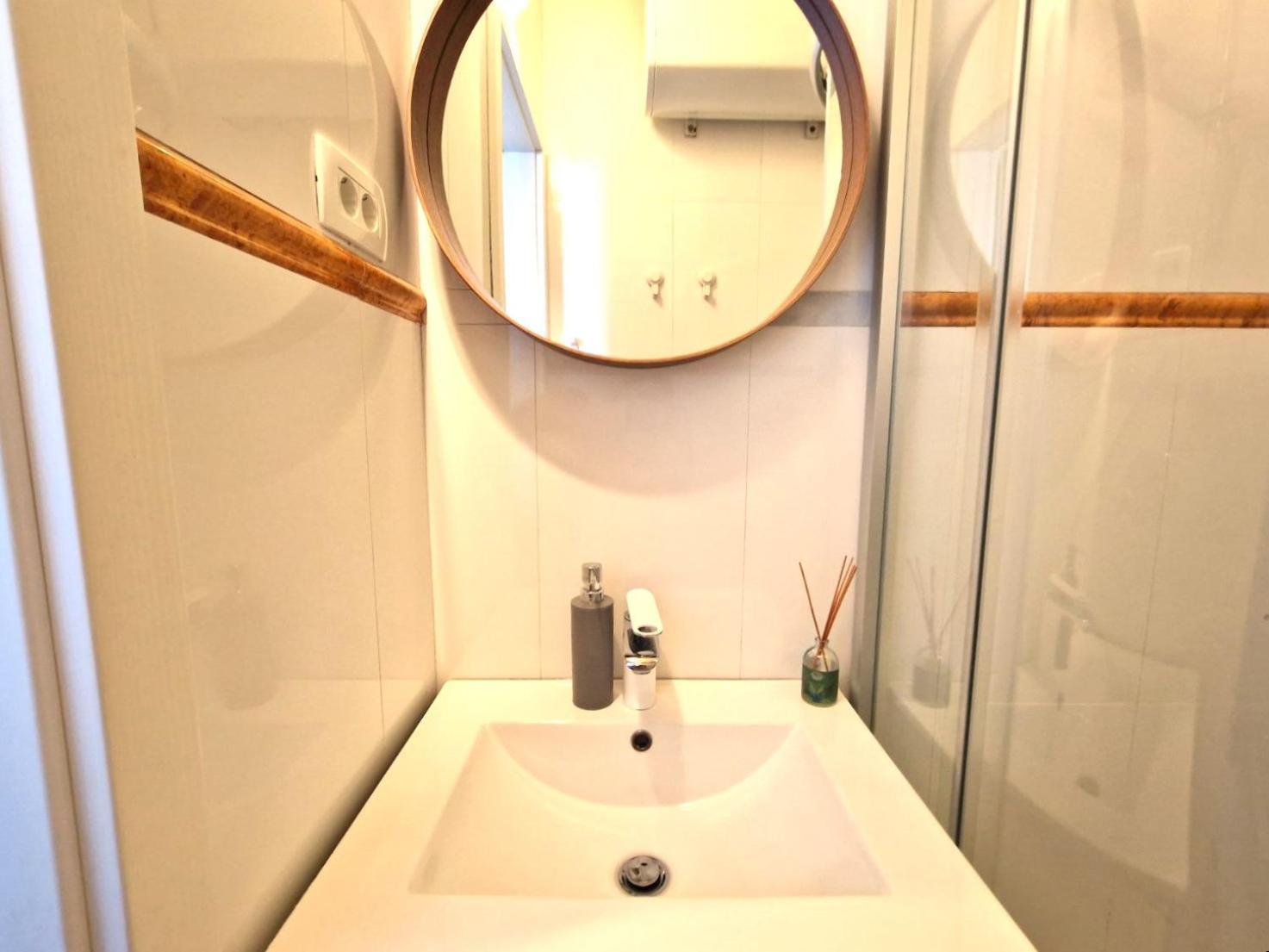 Apartment Near Beach With Sea View Опатия Екстериор снимка